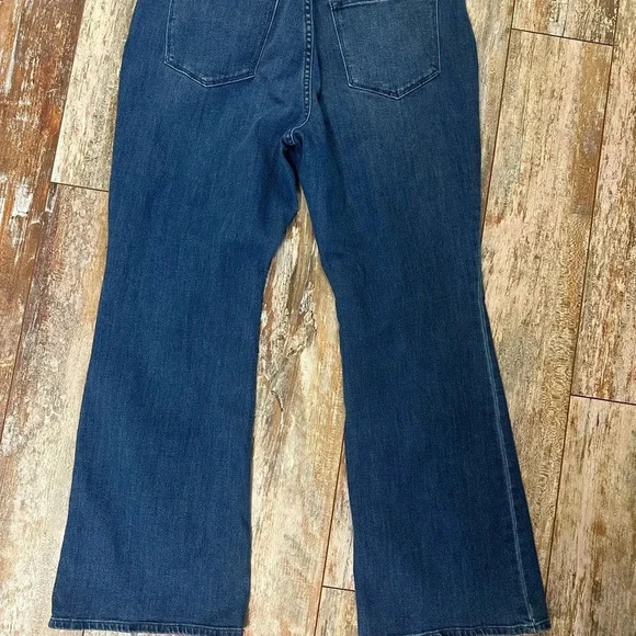 Ladies Old Navy Flare Jeans, size 14. Medium wash with no distressing. - Picture 4 of 4